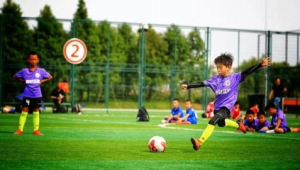 小孩足球培训有前途吗？深度剖析足球培训对孩子未来的影响