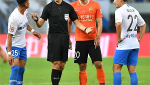 中国足球职业裁判收入高吗