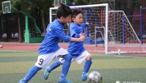 想踢职业足球的人得去哪训练