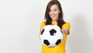 欧洲女性参与足球运动情况揭秘：踢足球的欧洲女人多吗？