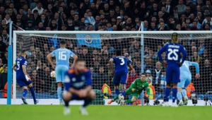 足球比赛中手球进球是否算进？规则详解与争议探讨