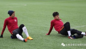 足球脖套男士可以戴吗？探讨其在男性群体中的适配性