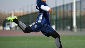 大学生能进足球队吗女生