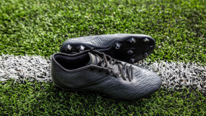 轻盈速度型足球鞋推荐,哪款能助你在球场上风驰电掣?