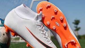 足球训练鞋有平底的吗