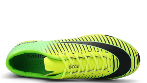 碎钉足球鞋女生推荐哪款