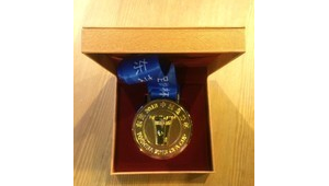 足球纪念奖牌值钱吗