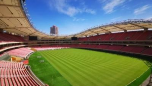 虹口足球场哪栋楼能看到特定景致，探寻可观视角所在