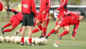 足球带球是否用脚内侧，这一技巧你了解多少