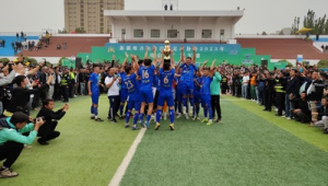 足球职业梯队会给球员发放球鞋吗？背后真相引人深思