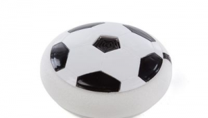 穿气垫踢足球可以吗？探讨其对足球运动体验及安全性的影响