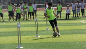 中考体育考足球，达到满分的难度究竟如何？