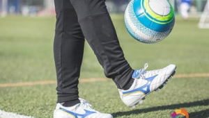 男生脚背宽对踢足球有影响吗？深度剖析与解答