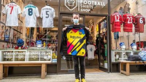 伦敦现在买足球衣便宜吗