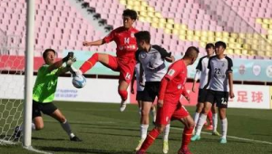 踢足球踢过河是否算犯规,规则解读与探讨