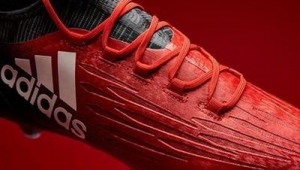 触感清脆的足球鞋推荐，哪款能让你在球场上畅爽驰骋？