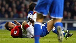 趾骨骨折还能踢足球吗