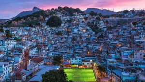 足球踢球最后一步跨大与否：关键影响与技巧考量