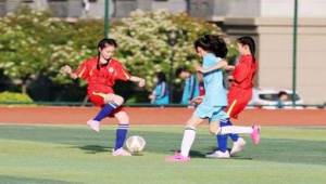 棋盘中学有足球训练吗高中