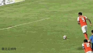 足球中锋适合刺客吗？女生视角探讨此独特足球角色适配性