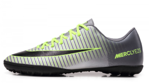 儿童足球球鞋银色魅力大揭秘，这颜值到底好不好看？