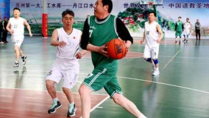 女生踢足球会大腿拉伤吗