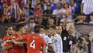 足球里的火药味有毒吗