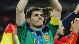 足球扑球摔地，那瞬间的痛感究竟有多强烈？