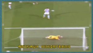 把人晃倒在足球中是否犯法，这一问题引关注