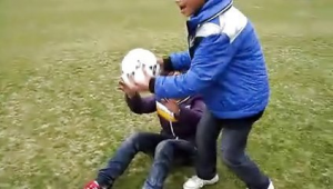 足球时蛋疼学生能不能打,这背后的问题值得深思