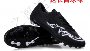 足球鞋磨砂与不磨砂区别大吗？全方位对比解析