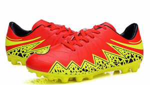 儿童适合长钉足球鞋吗？家长们需了解的关键要点
