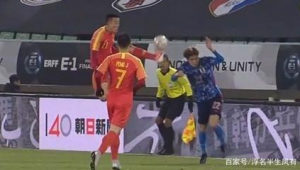 足球不能在停下时抢球吗？规则争议引发的思考与探讨