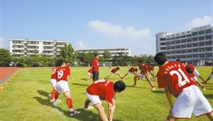 布吉中学有足球队吗