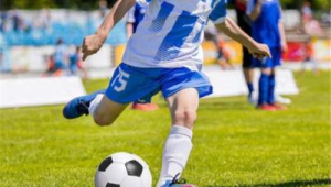 踢足球会让脚变大吗？真相究竟如何