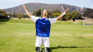 足球运动员可以近视吗