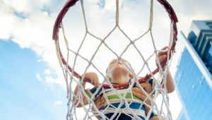 篮球足球婴儿能玩吗？探索适合婴儿玩耍的球类运动界限