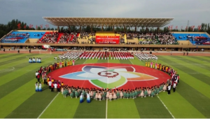 足球参赛照片里女生形象真实吗?背后真相引人深思