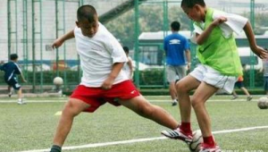 足球颠球能否有效练球性？答案就在这里！