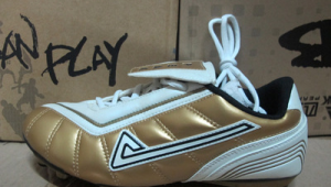 匹克足球鞋购买攻略：哪里买便宜又好？