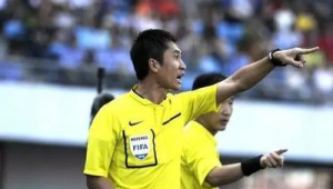 足球黄牌几张算“大牌”?数量背后的规则与赛场深意探究