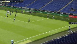 足球比赛开球方之辩:哪方开球在战术、心理等层面更具优势