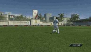 足球蛙跳时防铲球是否犯规，规则判定及相关要点解析