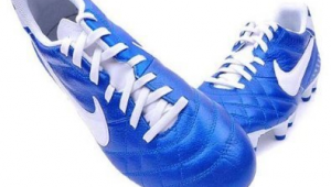 帆布足球鞋与耐克鞋大比拼，哪款才是你的最佳之选？