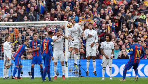 天下足球C罗头球十佳球：那些震撼全场的精彩瞬间