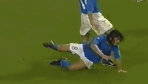 头被足球踢到有事吗？解析头部受击后的潜在风险与应对