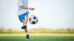 踢足球的孩子显大吗？探究足球运动对孩子外在形象的影响