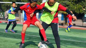 女生踢足球是否需要长期训练