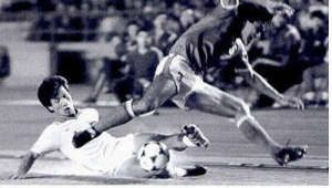 足球伤员倒地，这段时间到底算不算比赛时间？