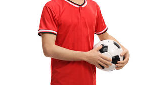 足球员现在究竟可不可以带帽子